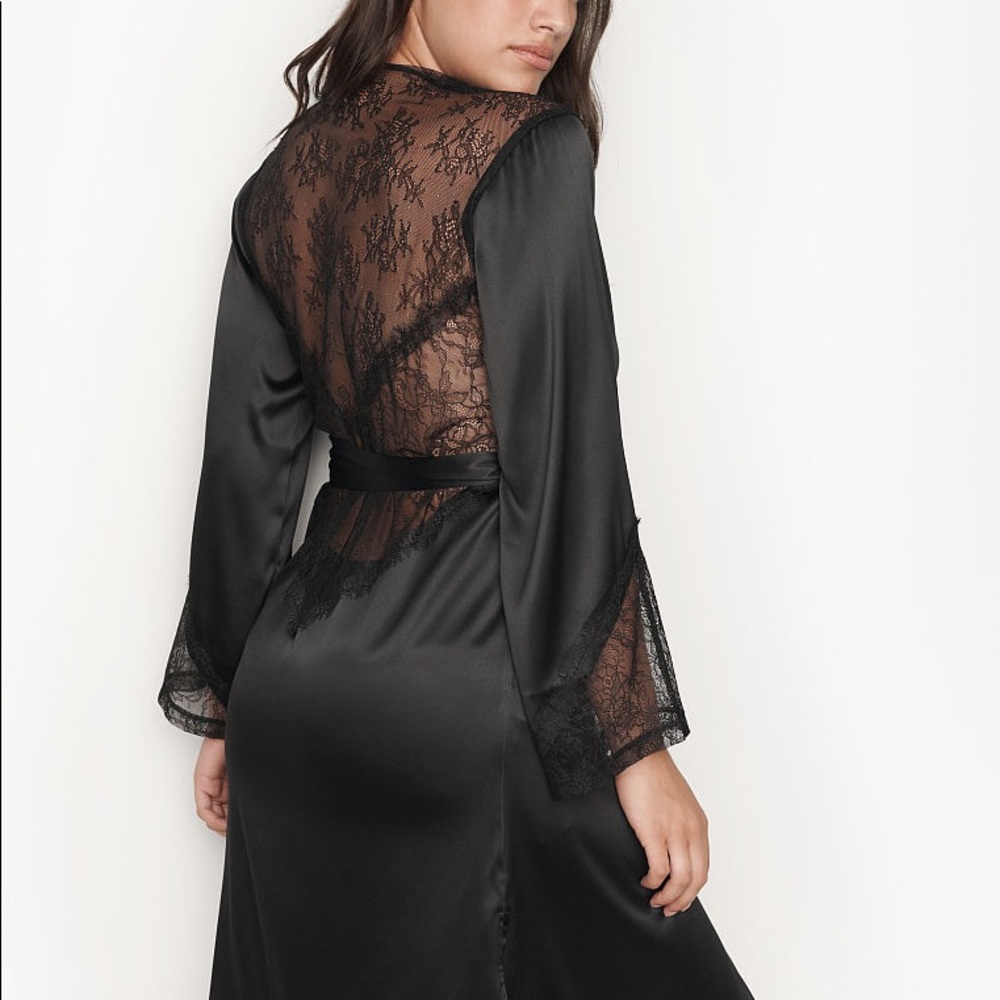 Chantilly Lace Robe👘🖤 - Picture 3 of 7